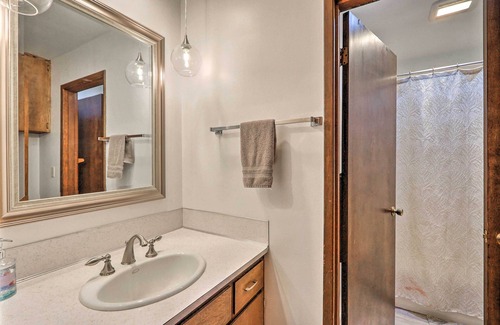 Shelton House | Quiet Beachfront Family Home w/ Mt. Rainier Views!