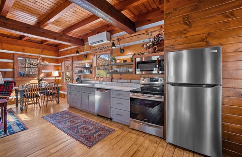 Boone Cabin | Quiet Cabin on 4 Dog Friendly Acres