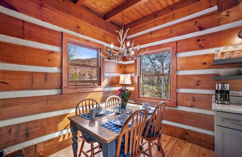 Boone Cabin | Quiet Cabin on 4 Dog Friendly Acres