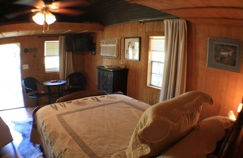 New Braunfels Bed & Breakfast | Quiet Cabin Retreat