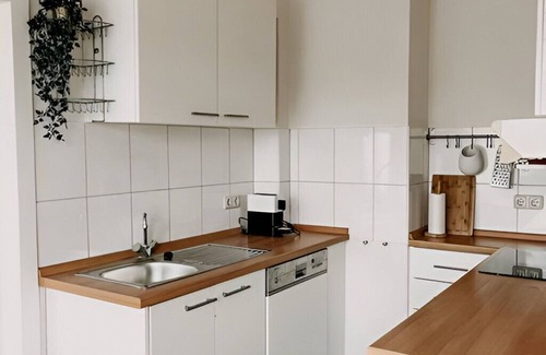 Frohnhausen Apartment | Quiet, central, close to the trade fair! BE3L
