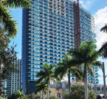 Midtown House | Quiet & Centrally located House - PRIVATE PARKING, LAUNDRY AND STORAGE FOR LUGGAGE