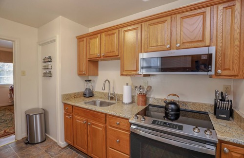 Richmond House | Quiet Charming 3 Bed 1 Bath, Well-Appointed Home in Prime Location