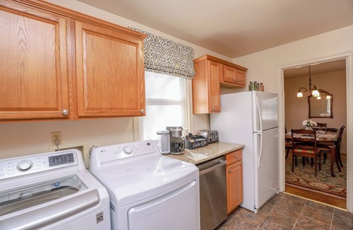 Richmond House | Quiet Charming 3 Bed 1 Bath, Well-Appointed Home in Prime Location