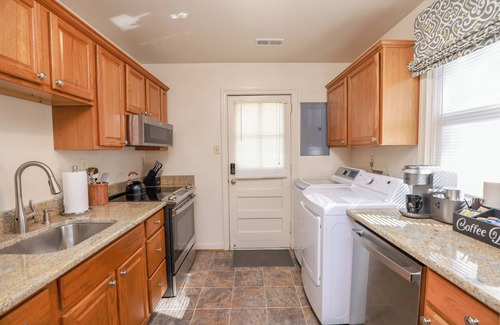 Richmond House | Quiet Charming 3 Bed 1 Bath, Well-Appointed Home in Prime Location