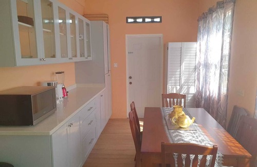 St. George's House | Quiet Chateau located 10 minutes from Anandale falls.