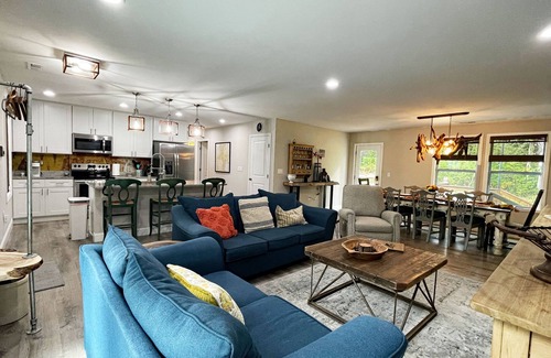 Oakley House | Quiet & Chic 3 BR Cottage w/Private Garden Near Downtown Asheville