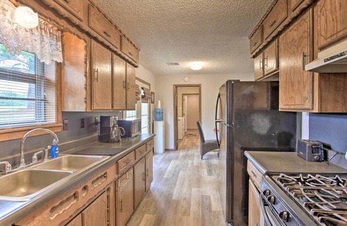 Clayton House | Quiet Clayton Home w/Mountain Views 4 Mi to Lake!