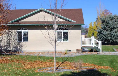 Twin Falls Apartment | Quiet, Clean 1 BR Apt. Perfect getaway for 2. Close to shopping, movies, etc
