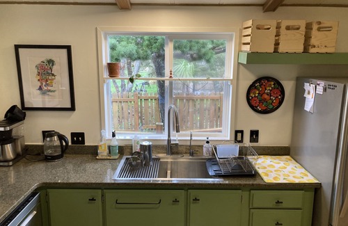 Agate Beach House | Quiet, clean, spacious home - walk to the beach, Yaquina light house & surfing.