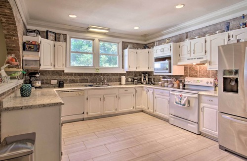 Columbia House | Quiet Columbia Home w/ Fire Pit & Pool Table!