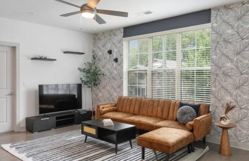 Forest Park House | Quiet Comfort and Urban Style 2Bedroom Condo 31