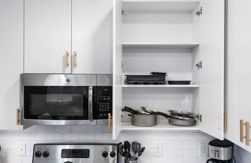Forest Park Condo | Quiet Comfort & Urban Style: 2-Bedroom Condo