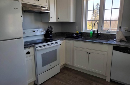 Briggs Farm House | QUIET, COMFORTABLE 6 Bed 2 Bath, Central Air, Beautiful Sunsets, Great Location!