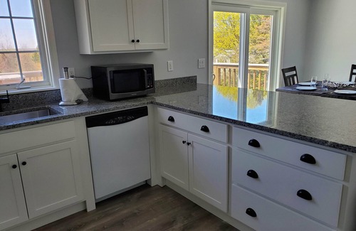 Briggs Farm House | QUIET, COMFORTABLE 6 Bed 2 Bath, Central Air, Beautiful Sunsets, Great Location!