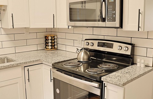 Chapel Hill Condo | Quiet Condo near Bolin Creek Trail & Close to UNC