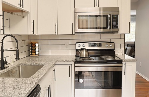Chapel Hill Condo | Quiet Condo near Bolin Creek Trail & Close to UNC