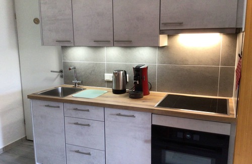 Bruinisse House | Quiet corner house 3/23 newly renovated, washing machine, WLAN, close to the beach