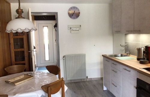 Bruinisse House | Quiet corner house 3/23 newly renovated, washing machine, WLAN, close to the beach