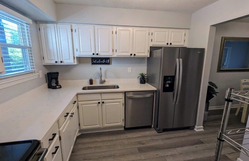 Columbia Condo | Quiet Corner Unit with Deck Overlooking the Saluda River