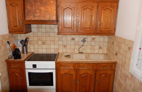 Benouville House | Quiet cottage close to beaches, trampoline, bicycles, greenway, shops nearby