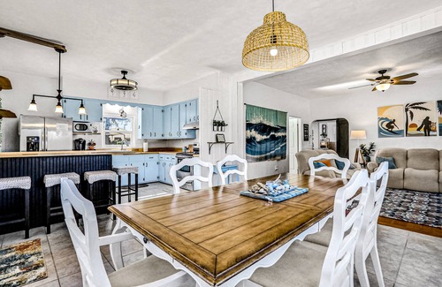 Edgewater House | Quiet cottage near public boat ramp with boat/RV parking, AC, & washer/dryer