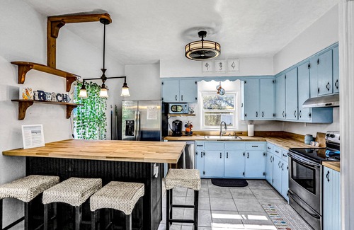 Edgewater House | Quiet cottage near public boat ramp with boat/RV parking, AC, & washer/dryer