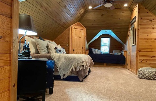 Oxford House | Quiet Cottage with Hot Tub