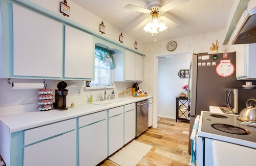 Conroe House | Quiet Country Getaway ~ 21 Mi to Lake Conroe!