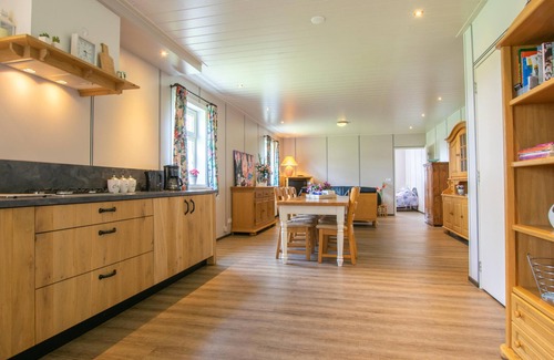 Valkenswaard House | Quiet country house with covered terrace