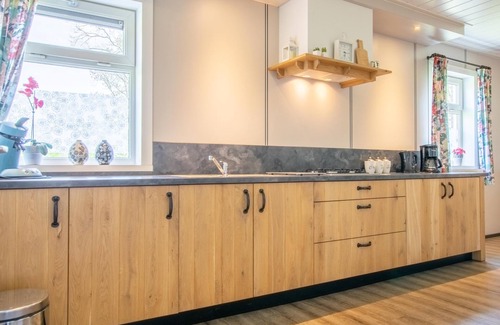 Valkenswaard House | Quiet country house with covered terrace