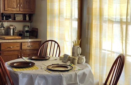 McArthur House | Quiet Country Retreat w/Horses, stocked pond & Spa Srv – Near Hocking Hillsn