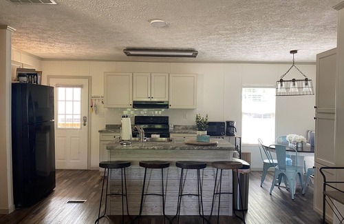 Milledgeville House | Quiet Cove 4 Bedroom Lake Retreat, Large Dock & Fire Pit 🎣⛵️☀️