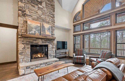 Nebo House | Quiet Cove on Lake James with Hot Tub!