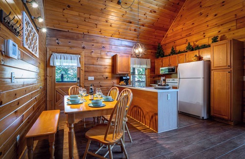 Sevierville Cabin | Quiet Cozy 2 Bedroom Cabin in Sevierville