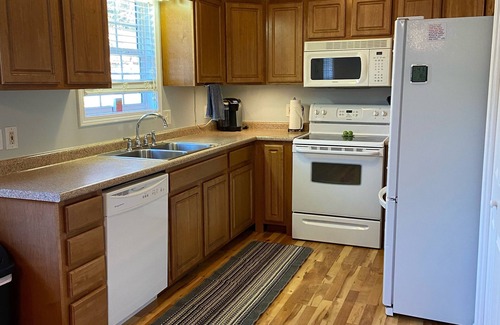 Hendersonville House | Quiet, Cozy, and Family Friendly in Hendo