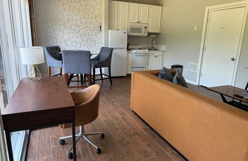 Wade Hampton House | Quiet, Cozy, Best Location in GVL!