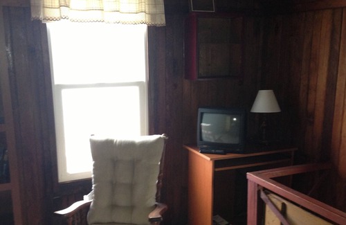 Fancher Cottage | Quiet, Cozy Cottage With Two Waterfronts, On Lake Ontario And Johnson's Creek