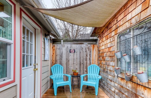 Fortuna House | Quiet, cozy cottage with a sunny deck and BBQ - Near the redwoods and beaches!