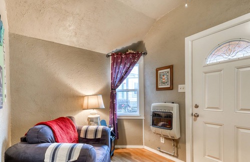 Fortuna House | Quiet, cozy cottage with a sunny deck and BBQ - Near the redwoods and beaches!
