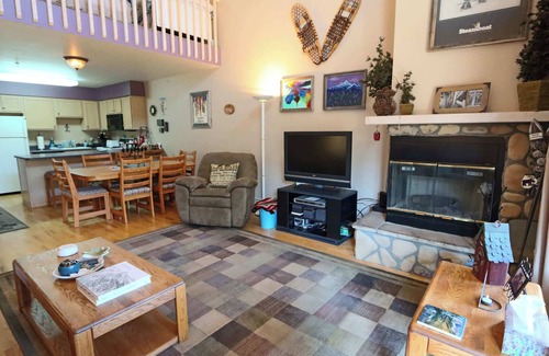 Fraser Condo | Quiet Cozy Fraser Getaway for 7!