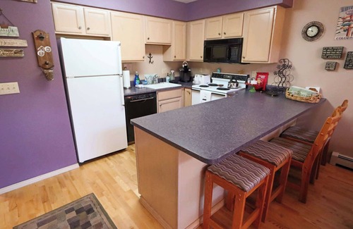 Fraser Condo | Quiet Cozy Fraser Getaway for 7!