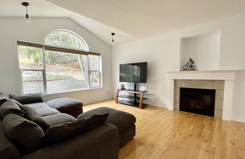 Taghum House | Quiet & Cozy Nelson Family Home