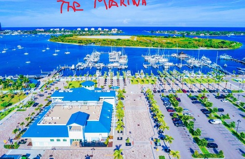 Riviera Beach House | Quiet Cozy One-Bedroom Retreat in the Heart of It All