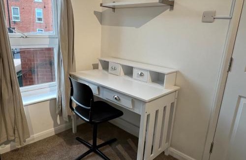 Rotherhithe House | Quiet double room in Canada Water