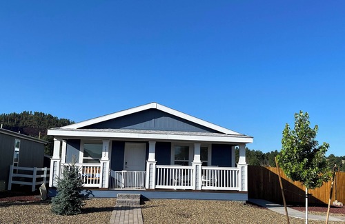 Williams House | Quiet downtown neighborhood w/mountain views, private turfed backyard, A/C & W/D