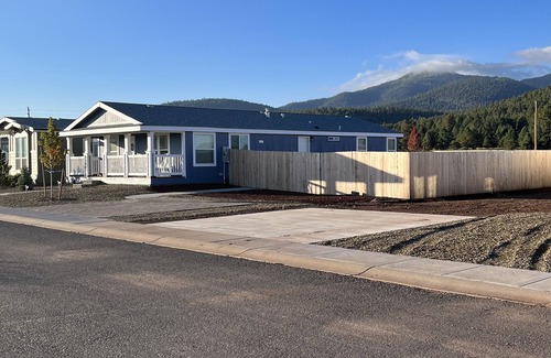 Williams House | Quiet downtown neighborhood w/mountain views, private turfed backyard, A/C & W/D