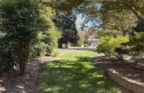 Dunwoody Apartment | Quiet Dunwoody Neighborhood