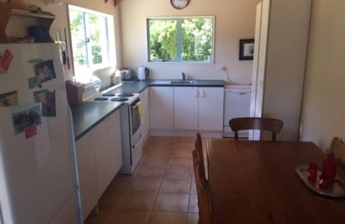 Matarangi House | Quiet established end of Matarangi,