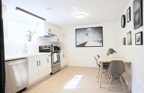 Brentwood House | Quiet Family Friendly, 4 min UofC Shops, 9 min DT